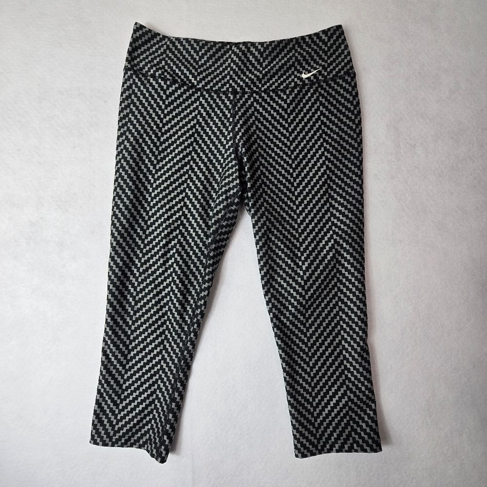 Nike Black and Gray Patterned Cropped Leggings